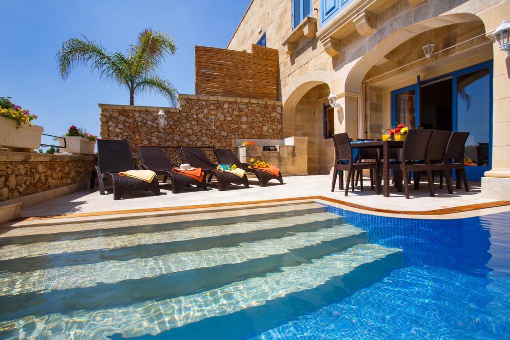 Carini Farmhouses Gharb  Bilik gambar