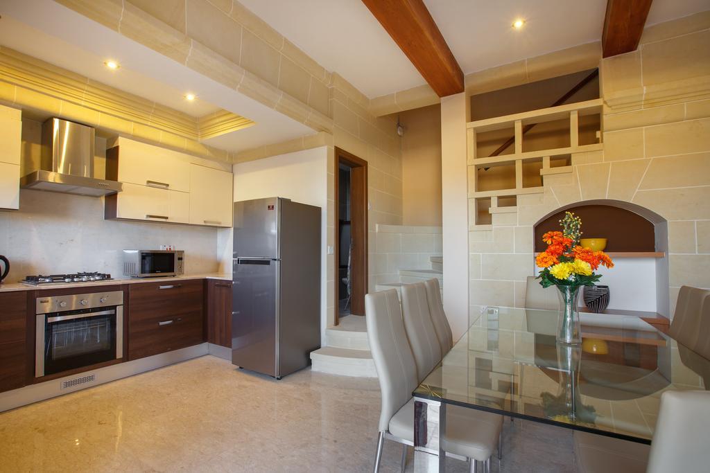 Carini Farmhouses Gharb  Bilik gambar