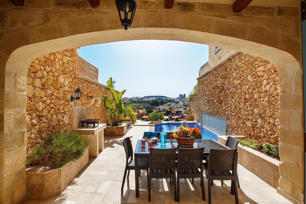 Carini Farmhouses Gharb  Bilik gambar