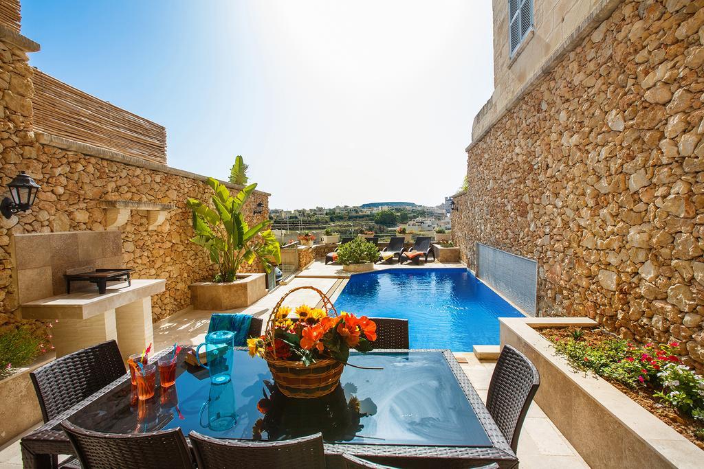 Carini Farmhouses Gharb  Bilik gambar